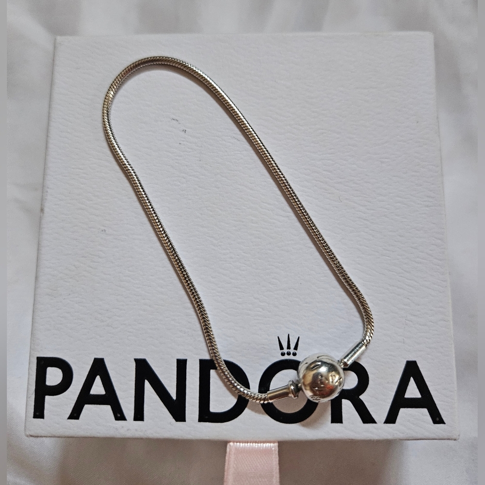 Pandora Retired Essence Sterling Silver Bracelet Lenght 8".